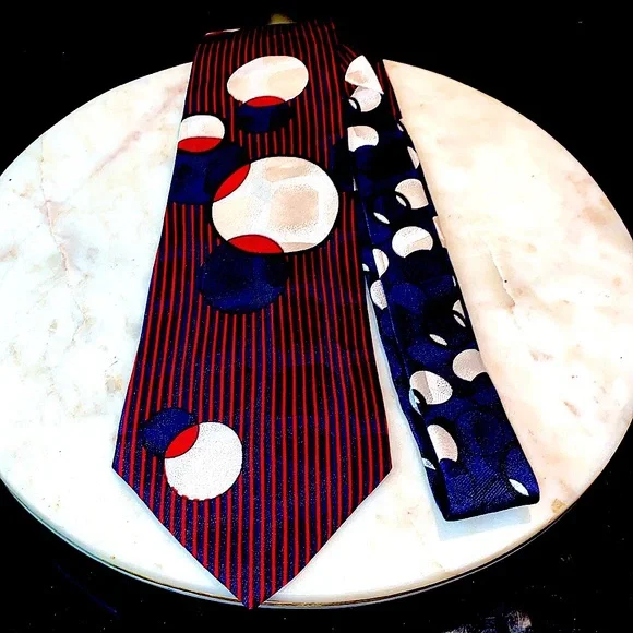 RHYNECLIFFE MENS NECK TIE SILK MADE IN USA VINTAGE WINE BLUE CREAM JACARD